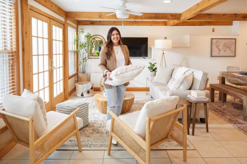 Holly Lauritzen is one half of the husband-and-wife team behind Our Faux Farmhouse (https://ourfauxfarmhouse.com/), a home decor, DIY and lifestyle site that is wildly popular on social media. Together with husband, Brad, and fellow decor-influencers Fariha Nasir of Pennies for a Fortune (https://penniesforafortune.com/) and Danielle Guerrero of Our Nest on Powell (https://www.ournestonpowell.com/), the designer embarked on an epic makeover, reimagining a spacious bungalow in the Berkshires (https://www.vrbo.com/2579114?adultsCount=2&arrival=2023-01-17&departure=2023-01-18&unitId=3149424).    
