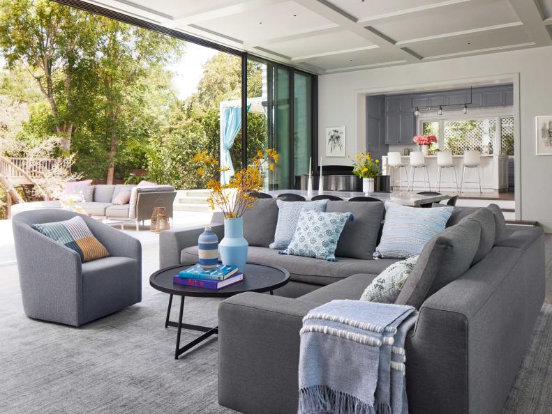 Modern Indoor/Outdoor Living Space in California