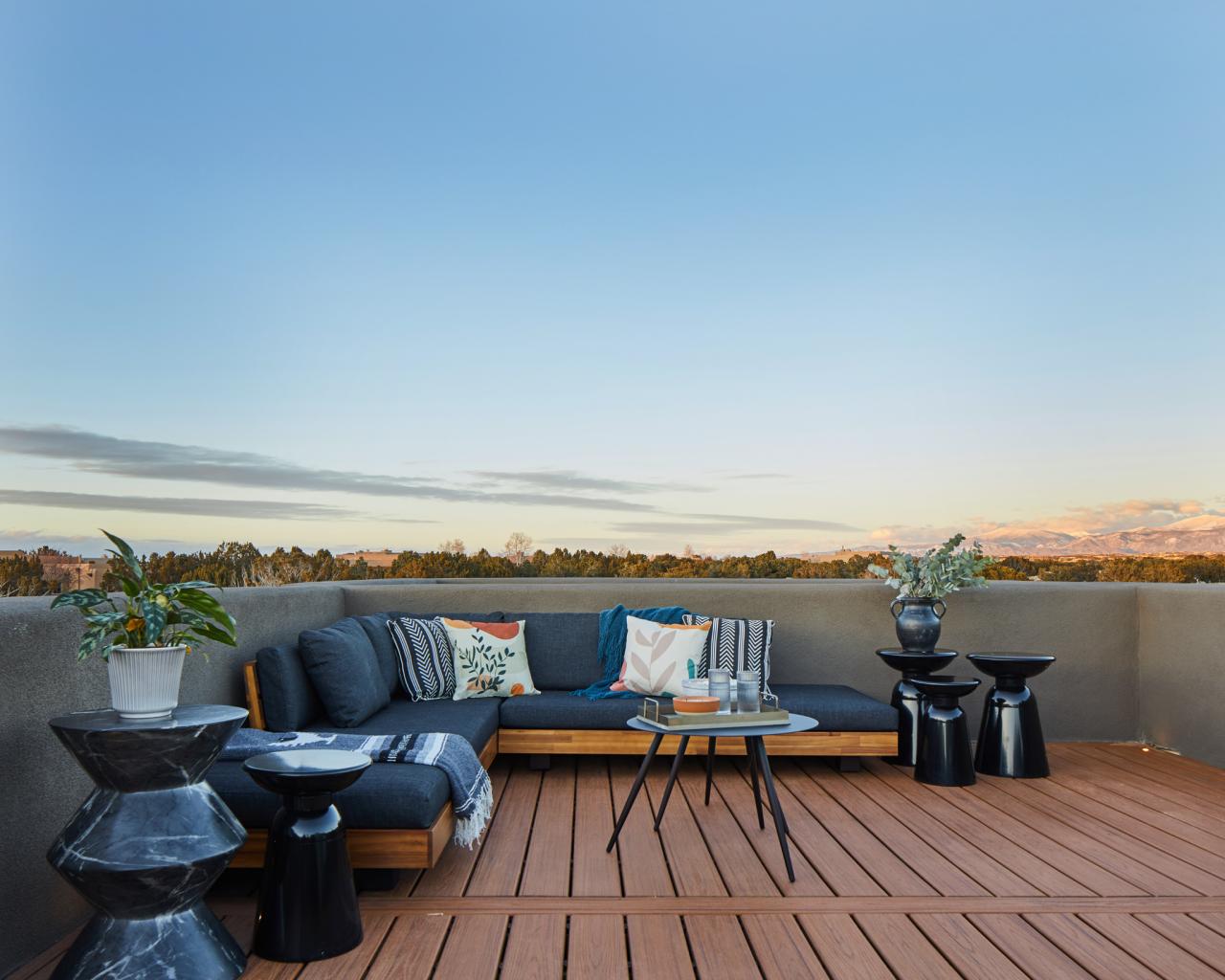 Skyward Tranquility: Innovative Rooftop Deck Inspirations