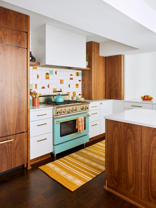 Midcentury Modern Kitchen With a Mosaic Backsplash