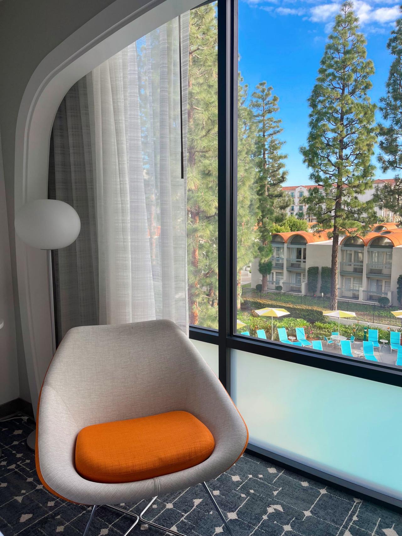 Howard Johnson Anaheim Opens Monsanto 'House of the Future'-Inspired Suite  - WDW News Today