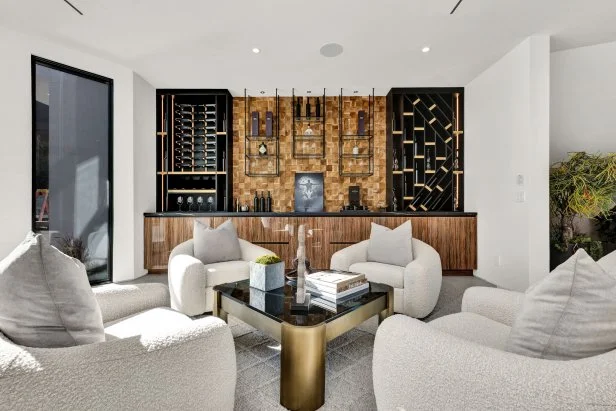 How to Decorate a Huge Blank Wall: Stunning Ideas to Transform Space