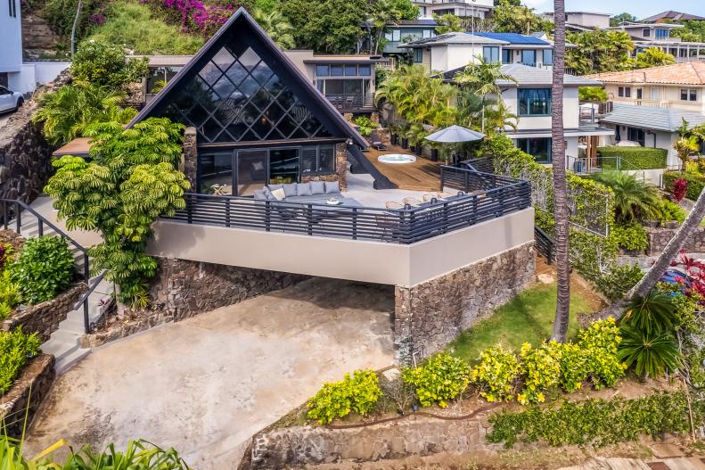 Beautiful Midcentury Modern-Inspired House in Hawaii