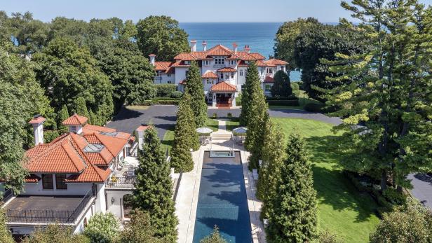 Grand Villa Located on Lake Michigan's North Shore