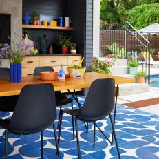 Modern Outdoor Kitchen With a Patterned Floor