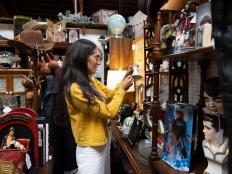 Zeitgeist-savvy Audrey Gelman has been scouring America looking for the wooden cows, antique quilts and spongeware pottery Manhattanites can't get enough of for her Brooklyn shop the Six Bells. Find out what's trending in the world of "new country" style.