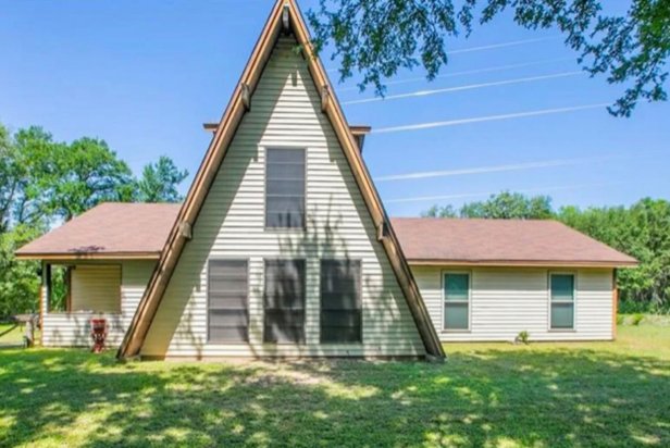 The retro home lacked any personality to match its fun, unique shape. The exterior featured a sad beige color and a roof in serious need of replacement.