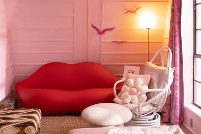Pink lip chair outlet