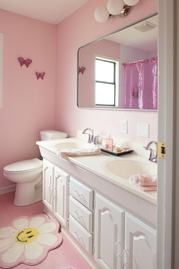 Bathroom Vanity With Large Mirror and Double Sinks