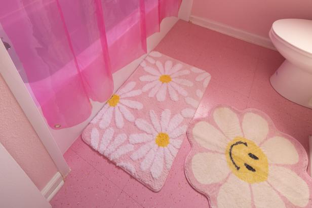 Floor of Bathroom With Daisy Shaped Rug and Daisy Patterned Rug