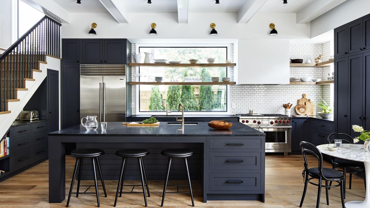 Warthen Team on X: Black kitchens are just as timeless as white ones, they  can be cozier and a little moodier. This stylish space just might inspire  you to go dark. #kitchen #