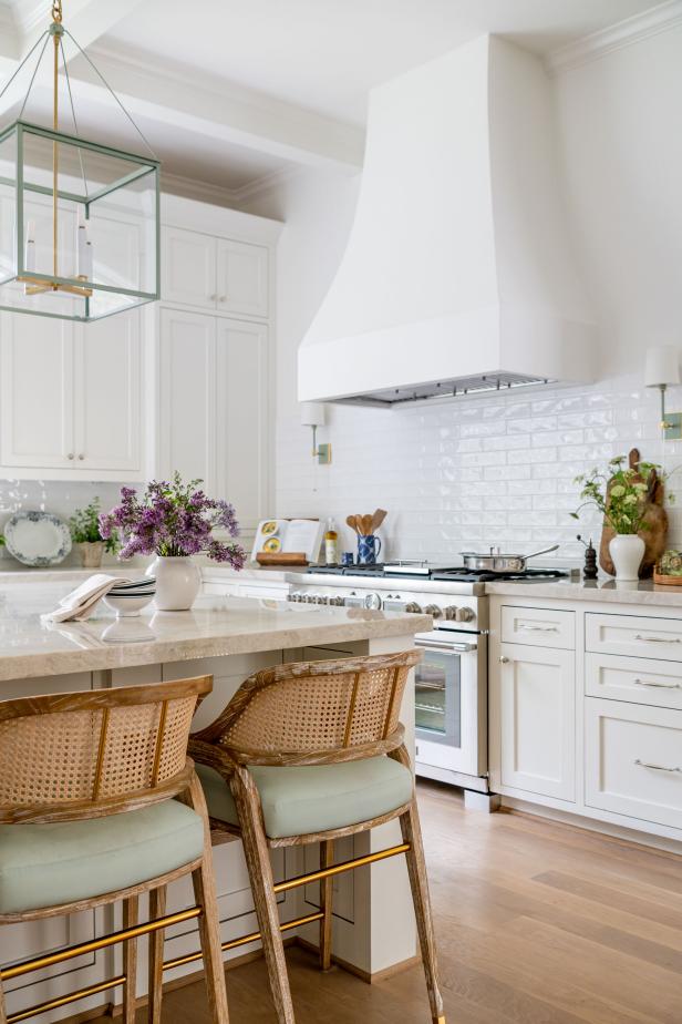 Tour This Charming Blue and White Eat-In Kitchen