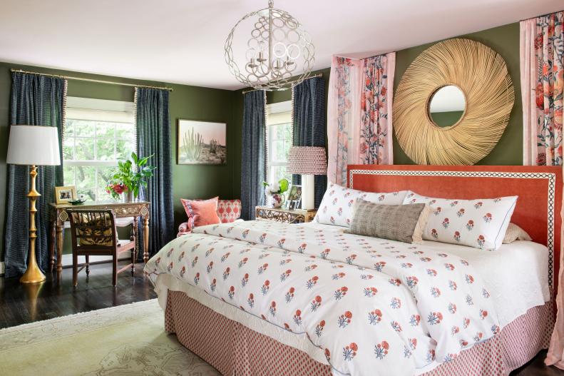 Green Bedroom With Pink Ceiling