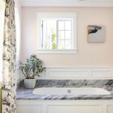 Soaker Tub With Gray Marble