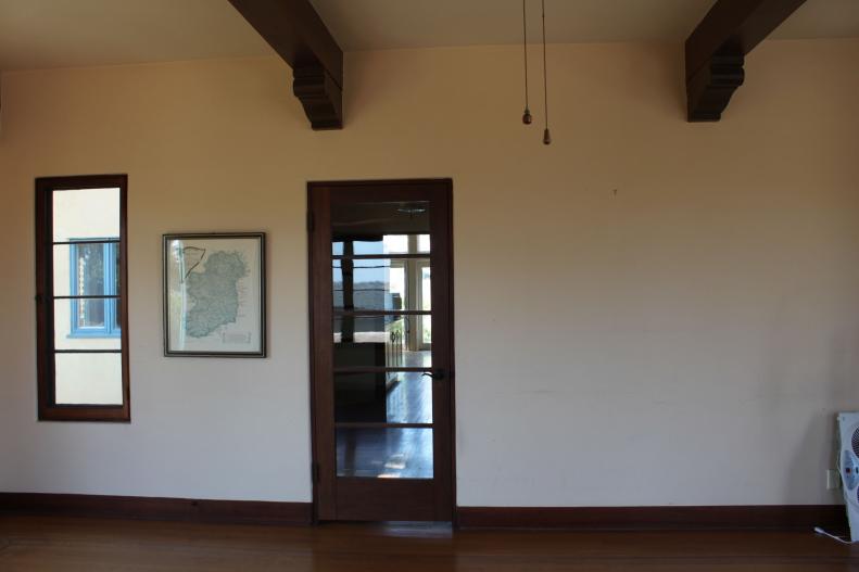 Before being renovated, this living room had good bones but lacked color and decor.