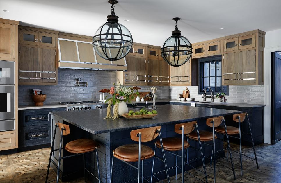 Neutral Transitional Kitchen With Eat-In Island