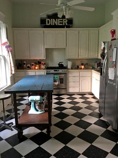 30 Black Kitchen Floors to Take Your Cookspace to the Next Level