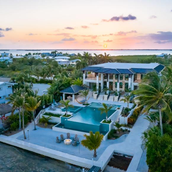Waterside Retreats | 2023 | HGTV