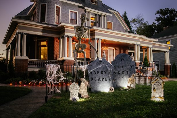 Craft a giant tombstone for your front yard Halloween decor with a few inexpensive materials.