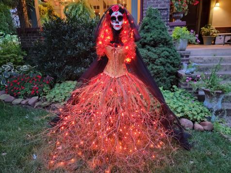 DIY Outdoor Halloween Decoration: Illuminated Life-Size Witch