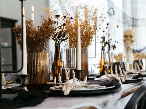 How to Create a Modern Halloween Tablescape