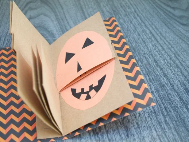 Kids Craft: Halloween Jack-O’-Lantern Flip Book