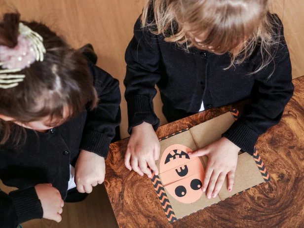 Kids Craft: Halloween Jack-O’-Lantern Flip Book