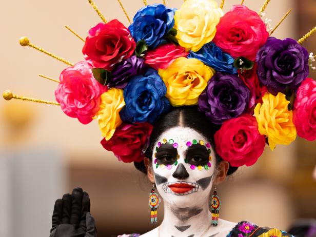 How to Celebrate the Day of the Dead Holiday | HGTV