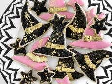 With their elegant pink and black colors, dazzling gold buckles and adorable bat decorations, these cookies are perfect for any bewitching occasion.