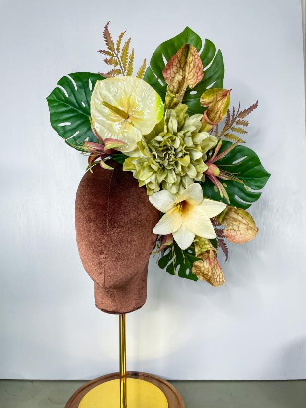 A photo of a pitcher plant flower crown by La Casa De Flores.