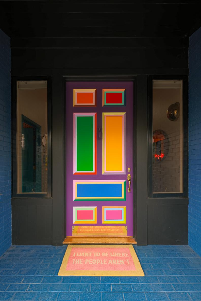 Visit HGTV for an inspirational tour of polychromatic designer Jenna Pilant's disco-fabulous San Diego home.