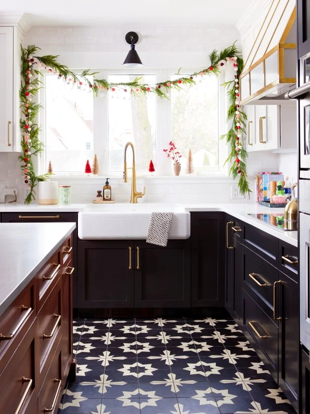 A BlackandWhite Connecticut Kitchen Decorated for Christmas