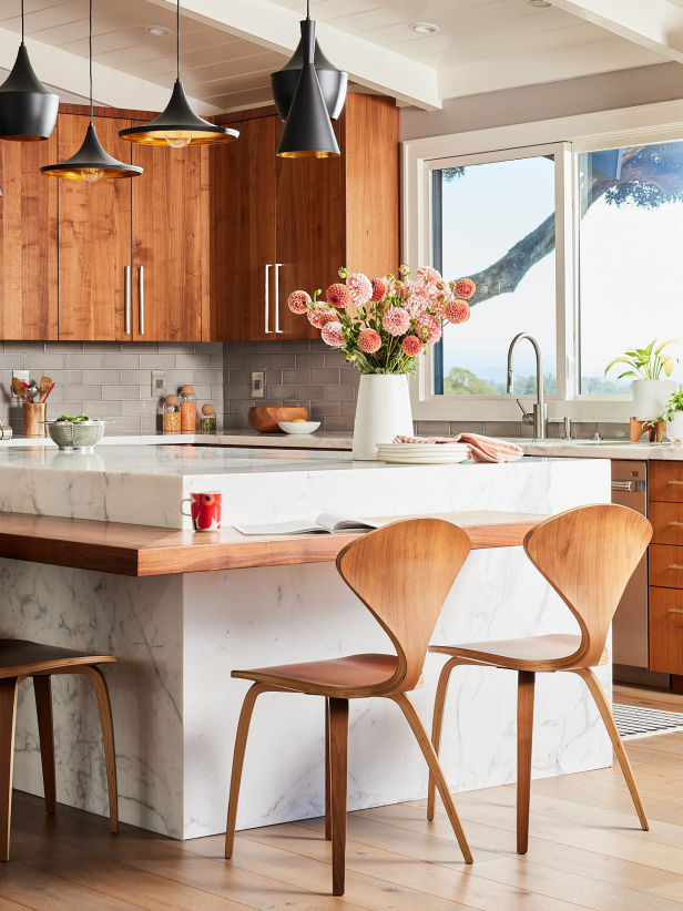 Neutral Kitchen With a Clever Table-Height Ledge on the Marble Island