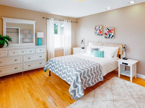Cheerful, Neutral Bedroom in a Vermont Rental House on Lake Champlain