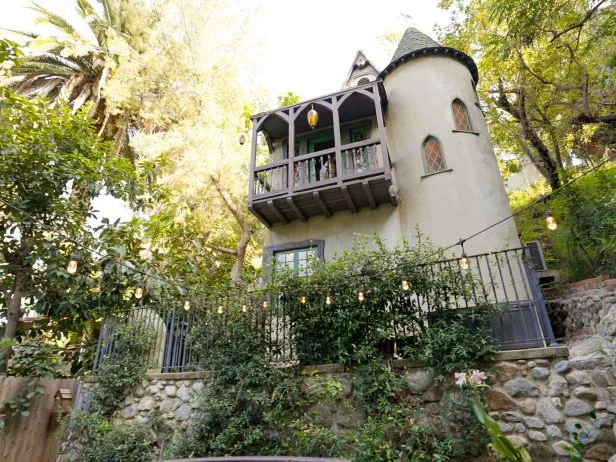 Check Out All the Wacky Homes From HGTV's 'Zillow Gone Wild