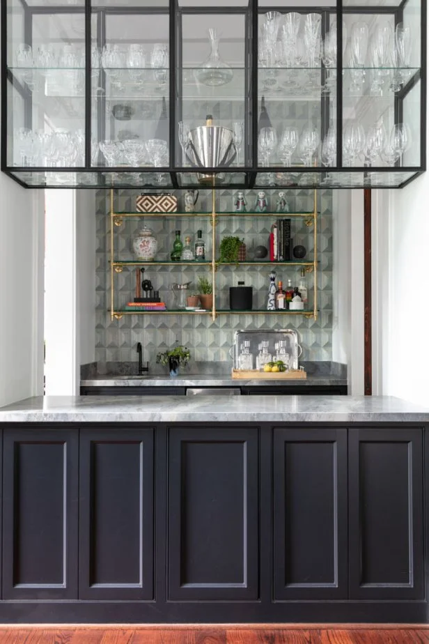 How to Display Dishes in Glass Kitchen Cabinets: Stunning Ideas