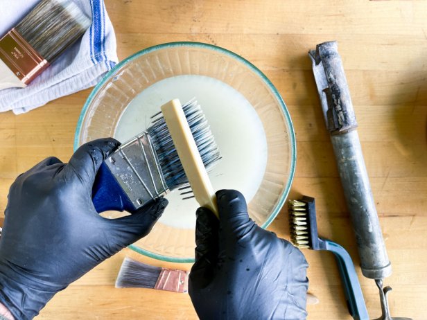 brush comb removes paint from paintbrush