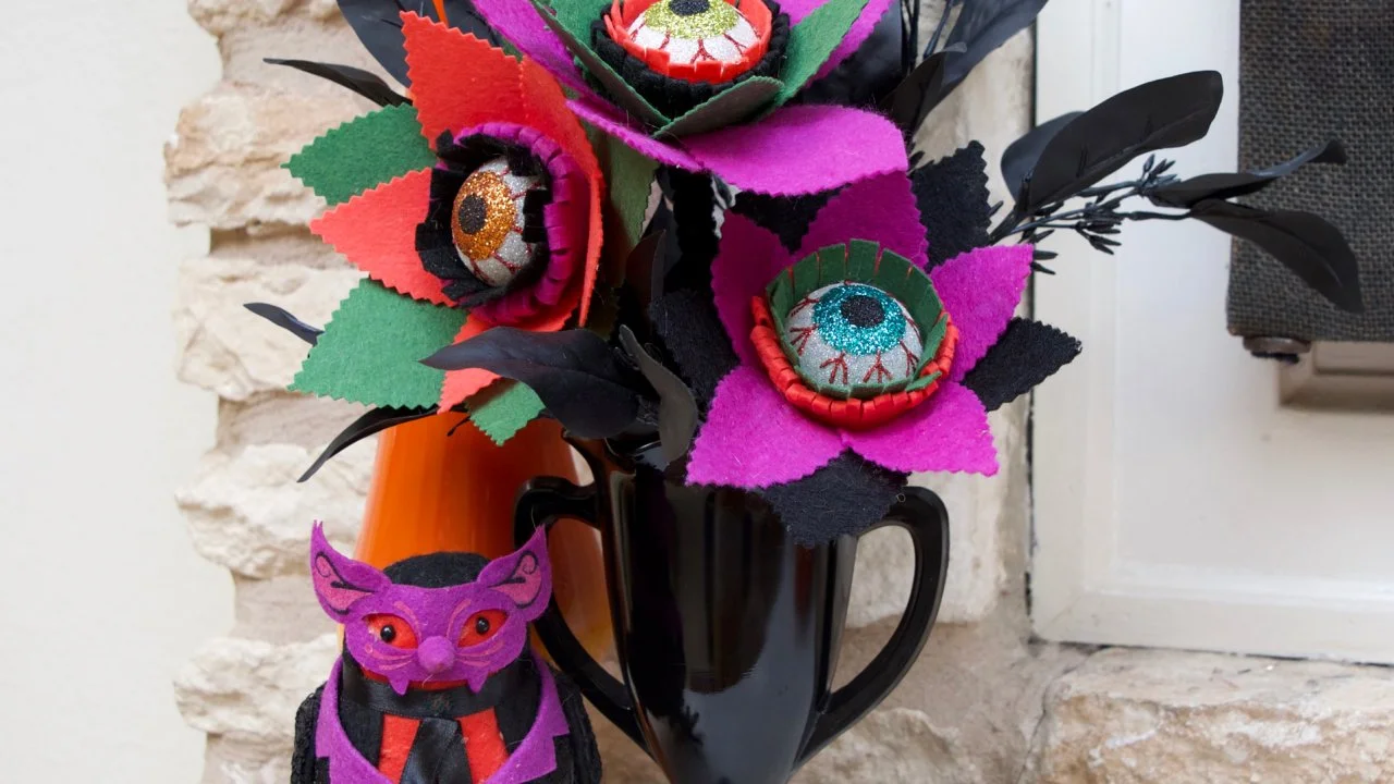 How to Make a Bouquet of Halloween Flowers | HGTV