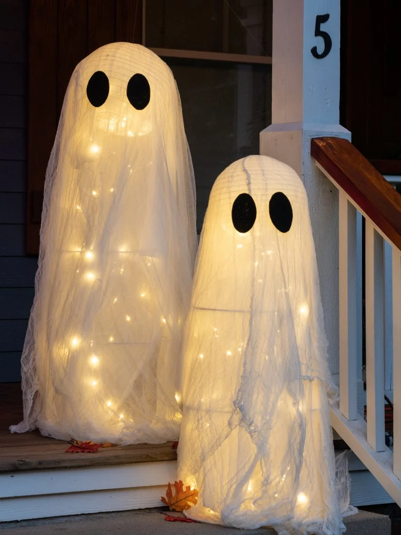Illuminated Halloween Ghosts Made From Tomato Cages