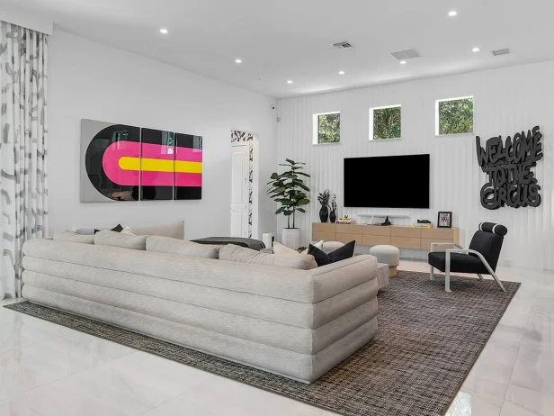 Modern White Living Room Furniture: Stylish Elegance for Every Home