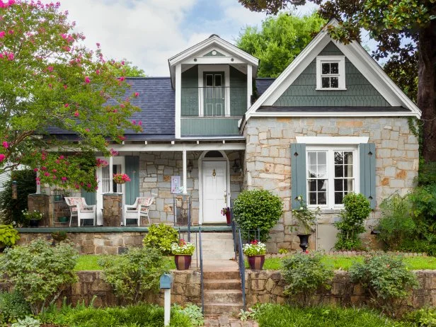 Best Plants for Colonial Houses in Florida: Stunning & Low-Maintenance Choices