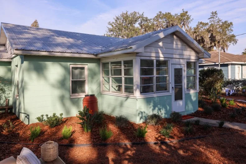 new plants and all-natural mulch placed next to a Plant City, FL, home