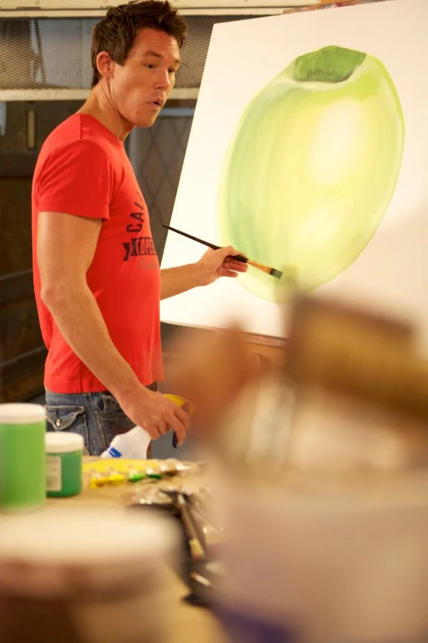 Designer David Bromstad paints a green apple for Whitney Kirsling and Robert Perez's house based on The Twilight Saga Breaking Dawn.