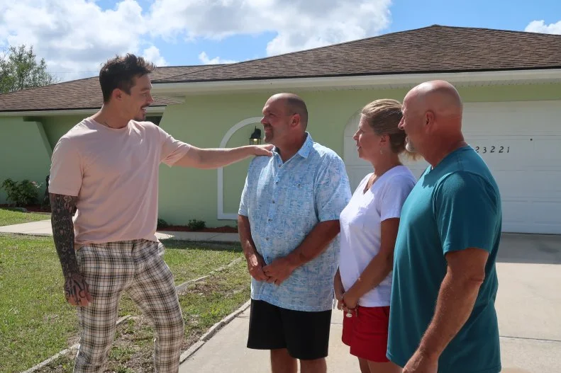 Host David Bromstad (left) meets with Carl Festa (center), Monika Dudley (center) & Tom Dudley (right) outside of Hibiscus Court