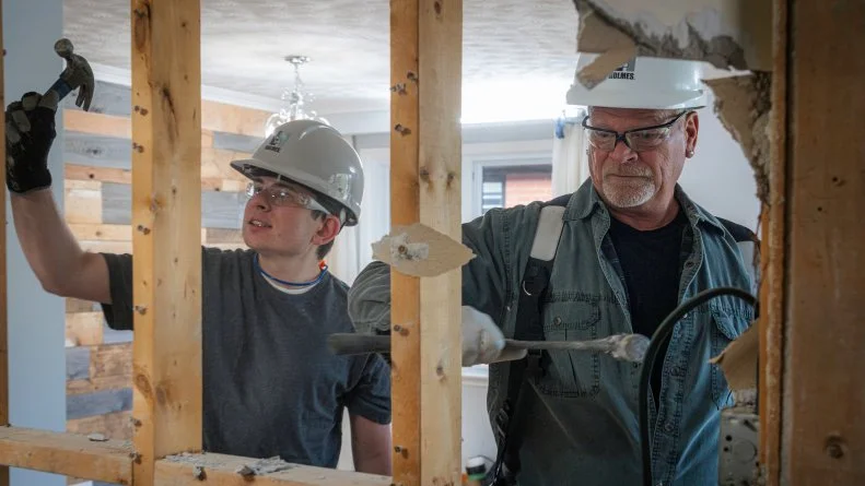 Superfan Michael is busy at demolition with his hero Mike Holmes.