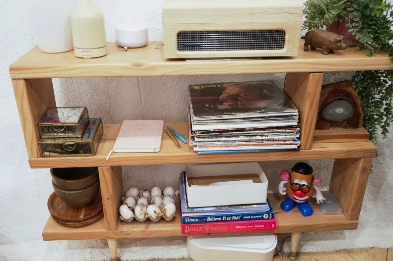 Interior of the Big Idaho Potato Hotel shelf with a record player and decorations, as seen on WVR S1