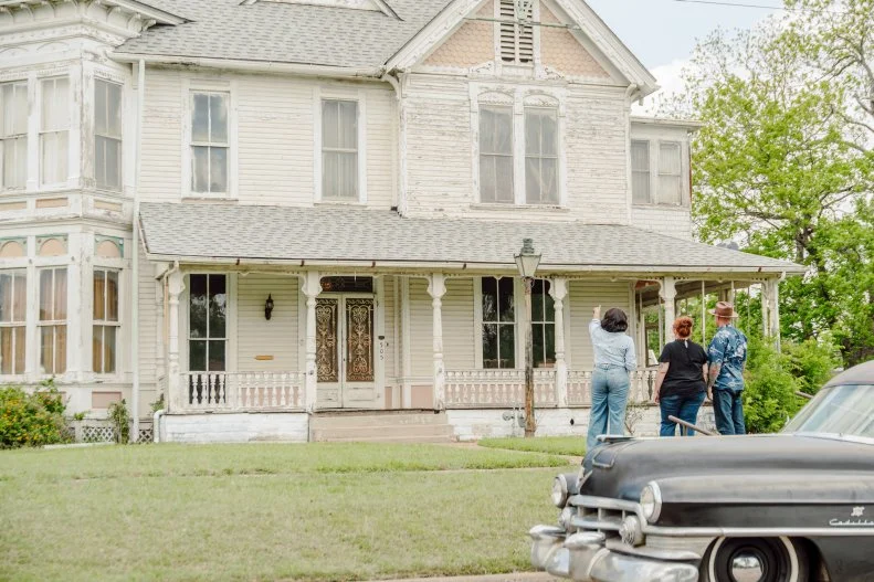 Host, Noel Collier and clients Lee and Laura Anderson, walking through the house, as seen on Extreme Buyers Club, Season 1.