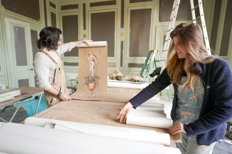 Action shot of Ian Figueira and Daphne Reckert choosing panels, as seen on Castle Impossible, Season 2.
