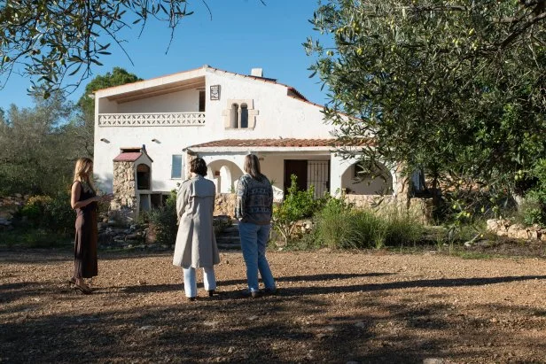 two-best-friends-with-a-200k-budget-go-house-hunting-in-spain-hgtv