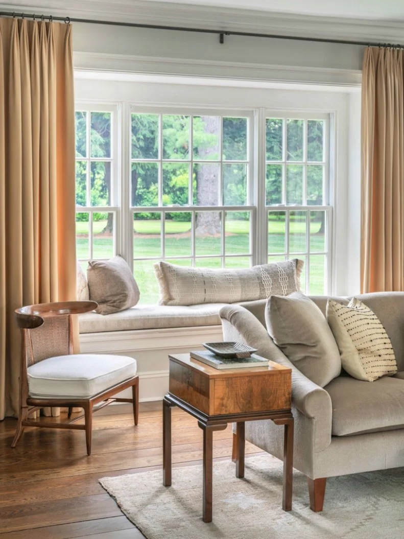Window Seat With Bolster Pillow